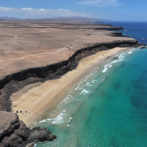 iStock-1932699385escalera_result