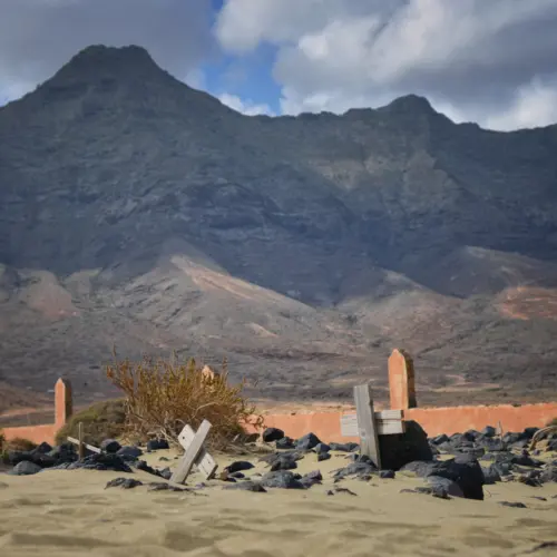 iStock-658403908cementerio_result